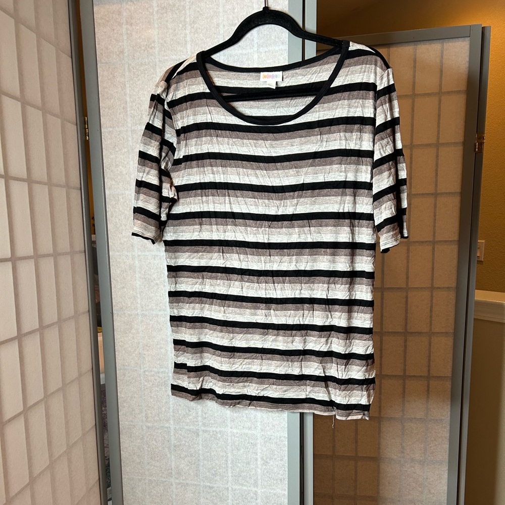 LuLaRoe Gigi fitted top